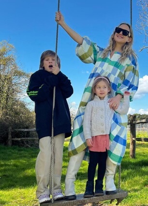 Bingham Hawn Bellamy with his mother Kate Hudson and half-sister. 